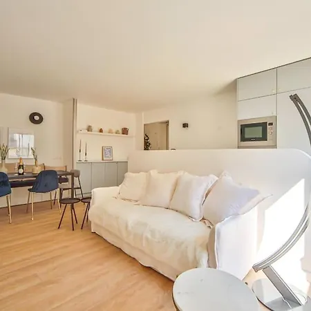 Tres Bel 8p Canal Saint Martin Apartment