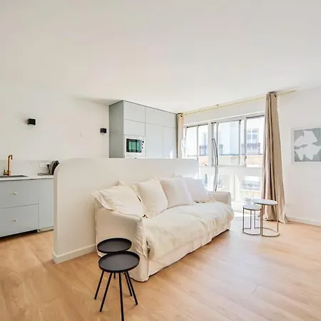Tres Bel 8p Canal Saint Martin Apartment